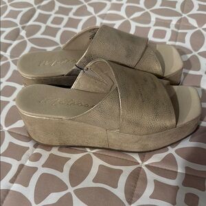 Matisse Women's Tan Wedge Sandals